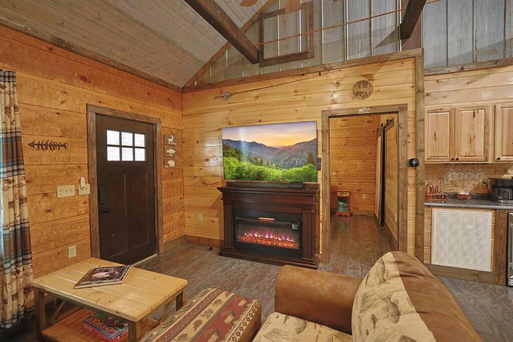 Rustic Modern Cabin With Hot Tub Near Rafting And Great Smokey Mountains Брайсон-Сити Экстерьер фото