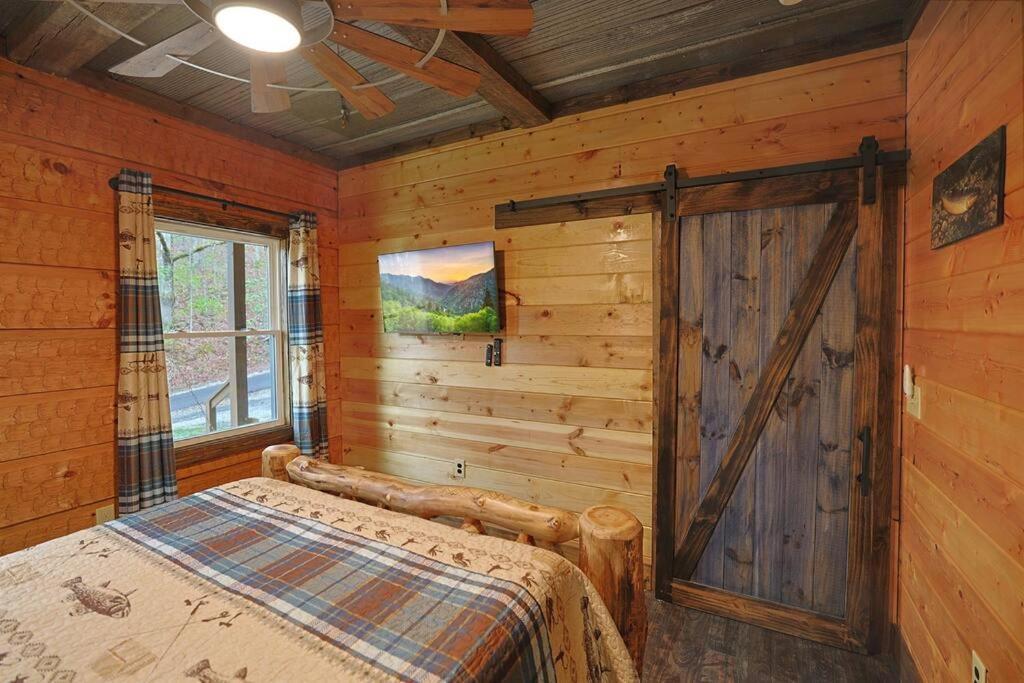 Rustic Modern Cabin With Hot Tub Near Rafting And Great Smokey Mountains Брайсон-Сити Экстерьер фото