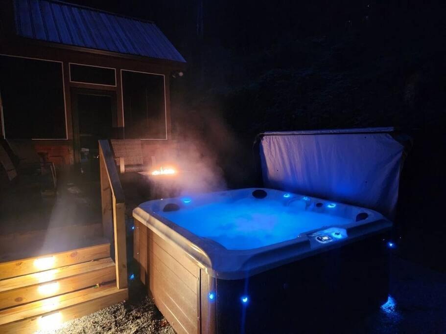 Rustic Modern Cabin With Hot Tub Near Rafting And Great Smokey Mountains Брайсон-Сити Экстерьер фото
