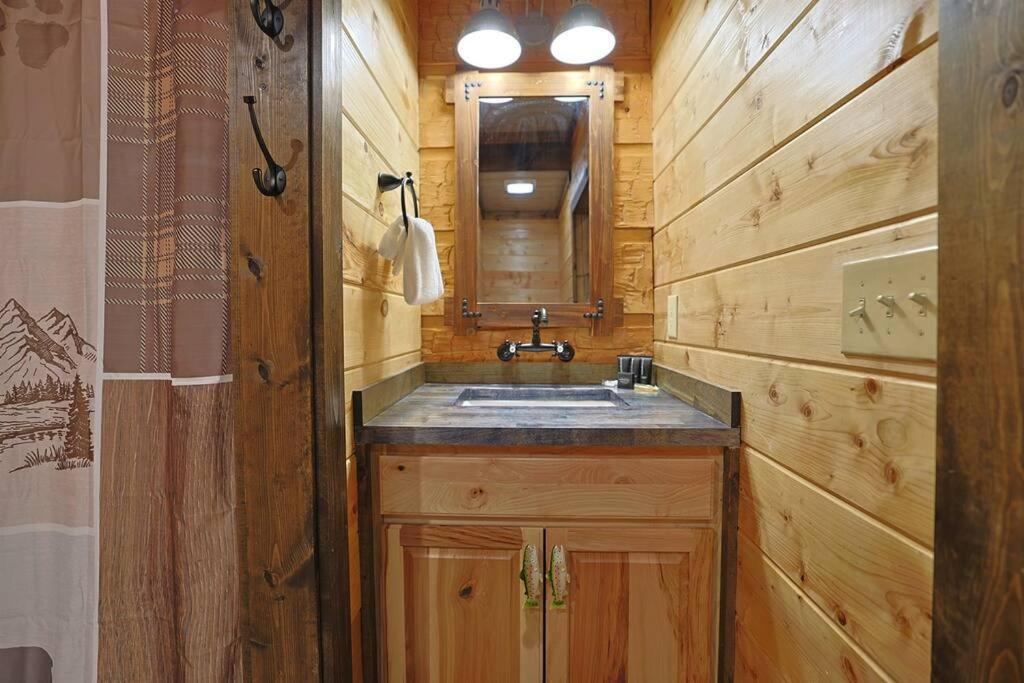 Rustic Modern Cabin With Hot Tub Near Rafting And Great Smokey Mountains Брайсон-Сити Экстерьер фото